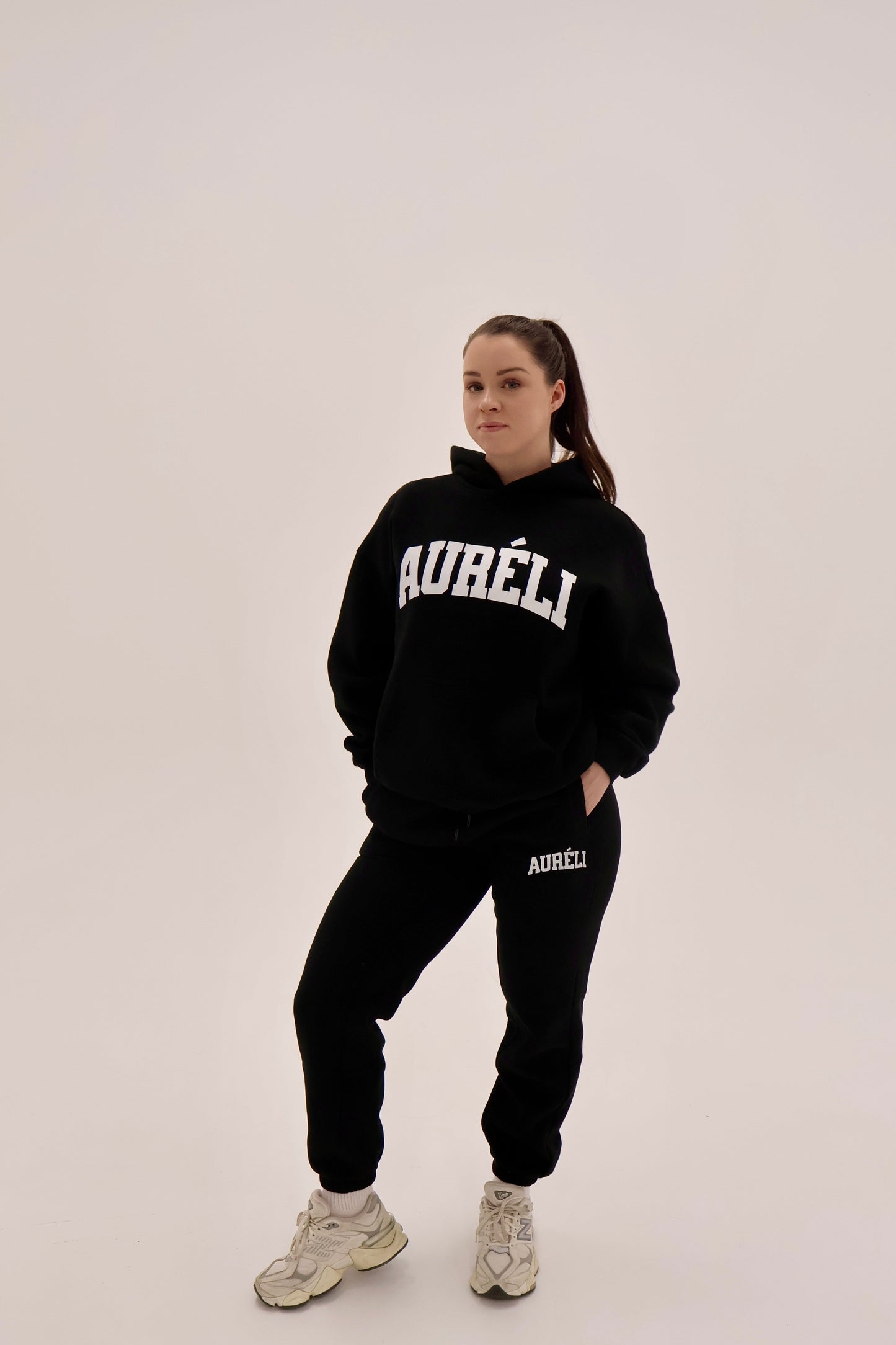 Off-Duty Sweatpants - Black / White